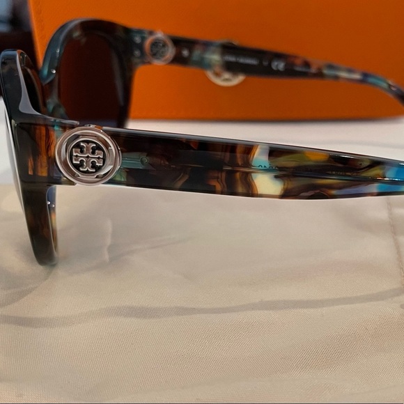 New Tory Burch sunglasses. Comes with bag and hard case. No scratches. - Picture 4 of 9